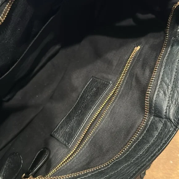 Balenciaga Black Shoulder Bag with Distressed Leather - Picture 4 of 9